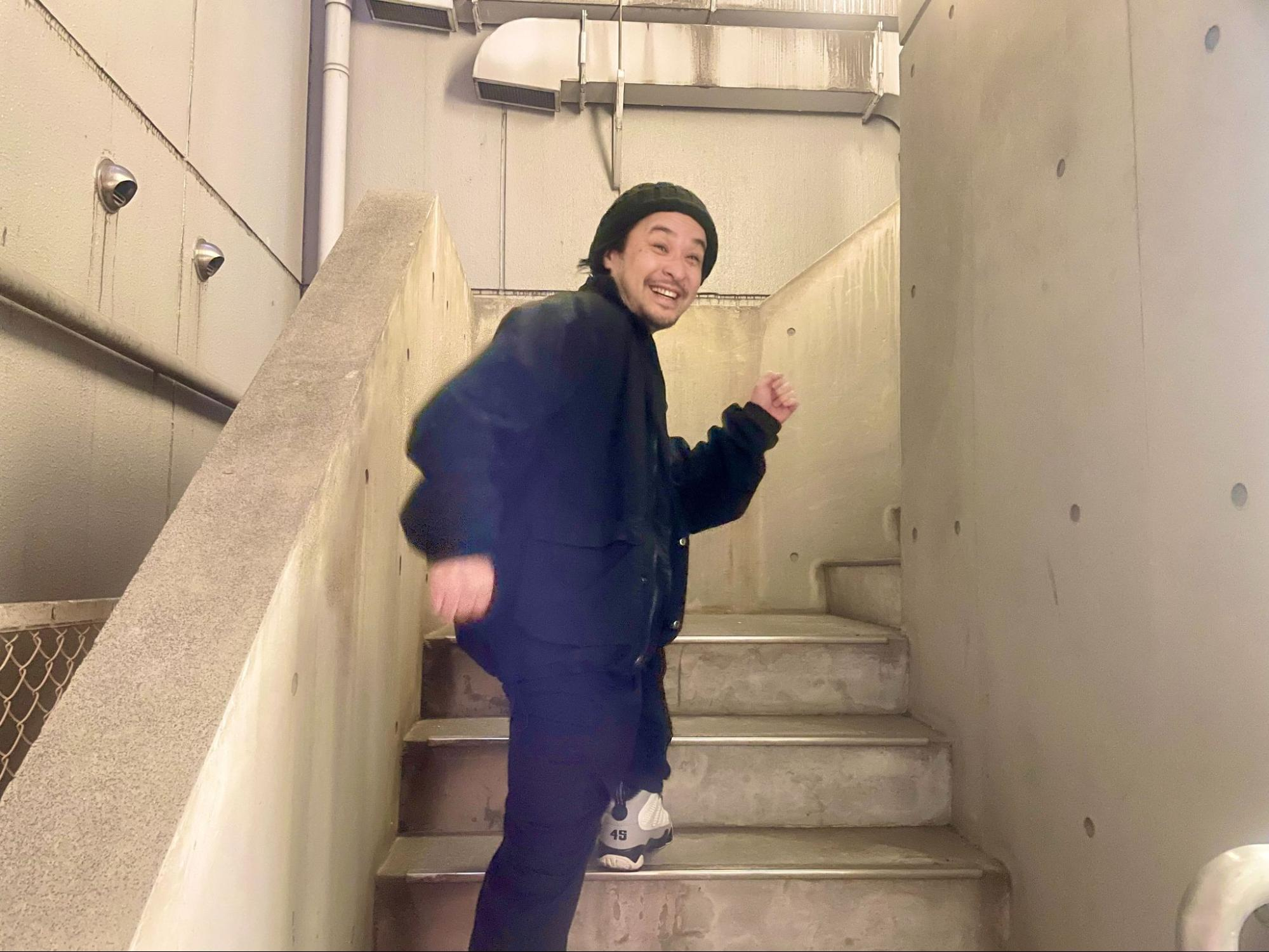 【Lifunext社員紹介】演劇界からクリエイティブディレクターへ！戦略コンサルティングチーム・サトウアキラが語る広告業界での成長と挑戦