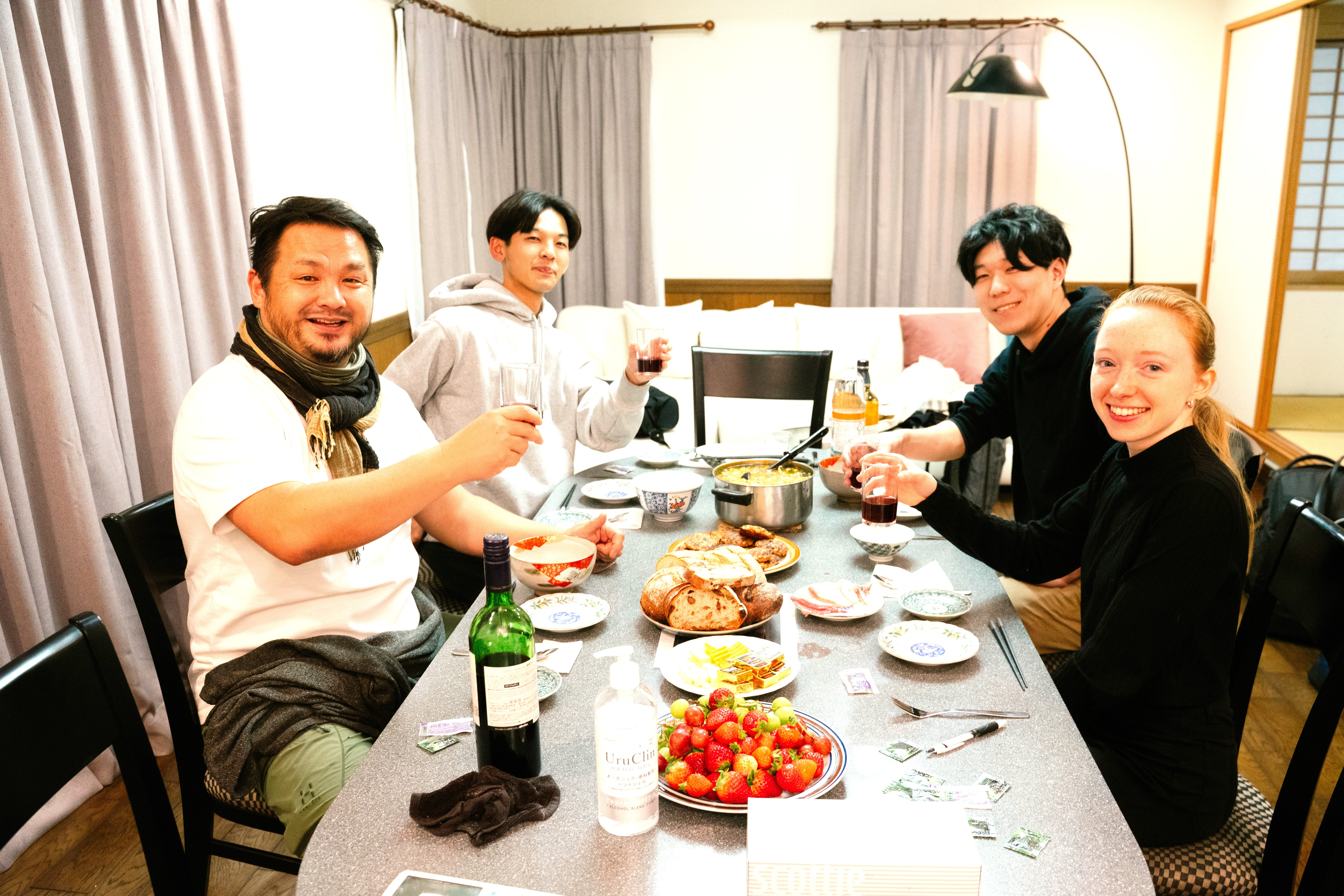 チャンスは自分で掴みとる！不安な気持ちを吹き飛ばし、入社2週間でCEOとの出張に同行した3人に話を聞きました