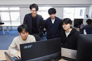 4人1組のチーム体制をひいています！
