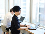 フリーアドレス制で、出社時も自分の好きな環境で働けます