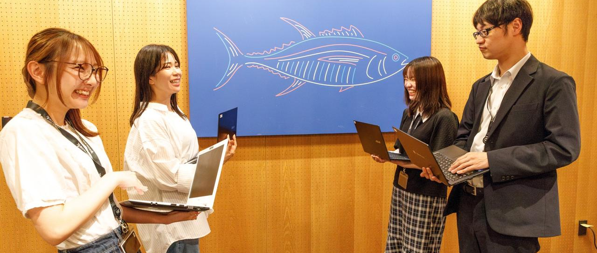 おしゃれなオフィスでの営業／営業事務職