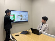 会議はいつもフラットで、意見が言いやすい空気です。