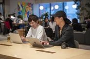 （UNIONメンバーの業務風景が理想）フラットで風通しの良い環境。銀座SIX内の綺麗でおしゃれなオフィスです✨