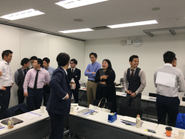 みなでワイワイ意見を出し合いミーティングします！