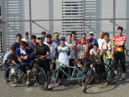 全社員でサイクリングイベント。３０km完走後の集合写真。