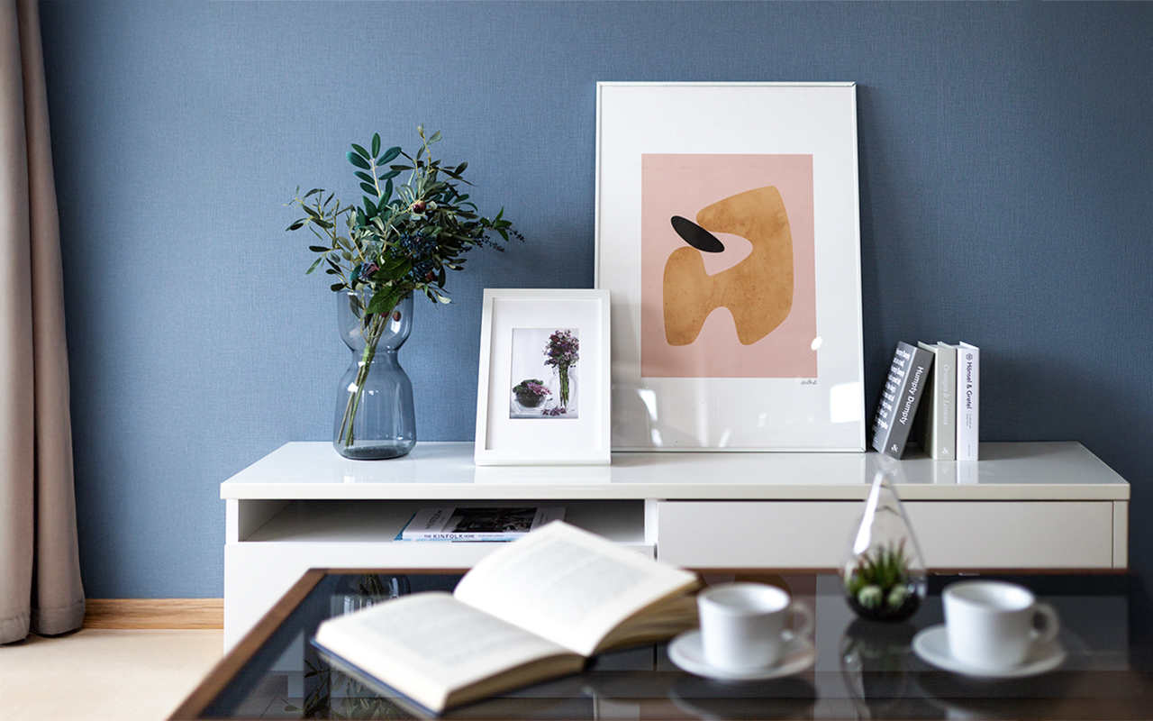 空間に“人の気配”を宿す。インテリア演出や撮影の際に意識したい「程よい生活感」