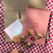 季節ごとのイベントに合わせて、スタッフが毎月ノートを作ります。