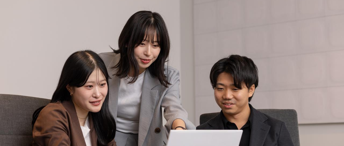 27卒｜デザインに触れる仕事！企業の未来を創るワークプレイス総合職で活躍！