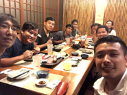 新メンバーの歓迎会をしました。カンボジアでは日本食も大変人気です。