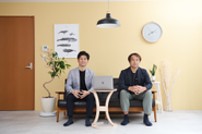 代表取締役 濱町(左)と取締役 表(右)