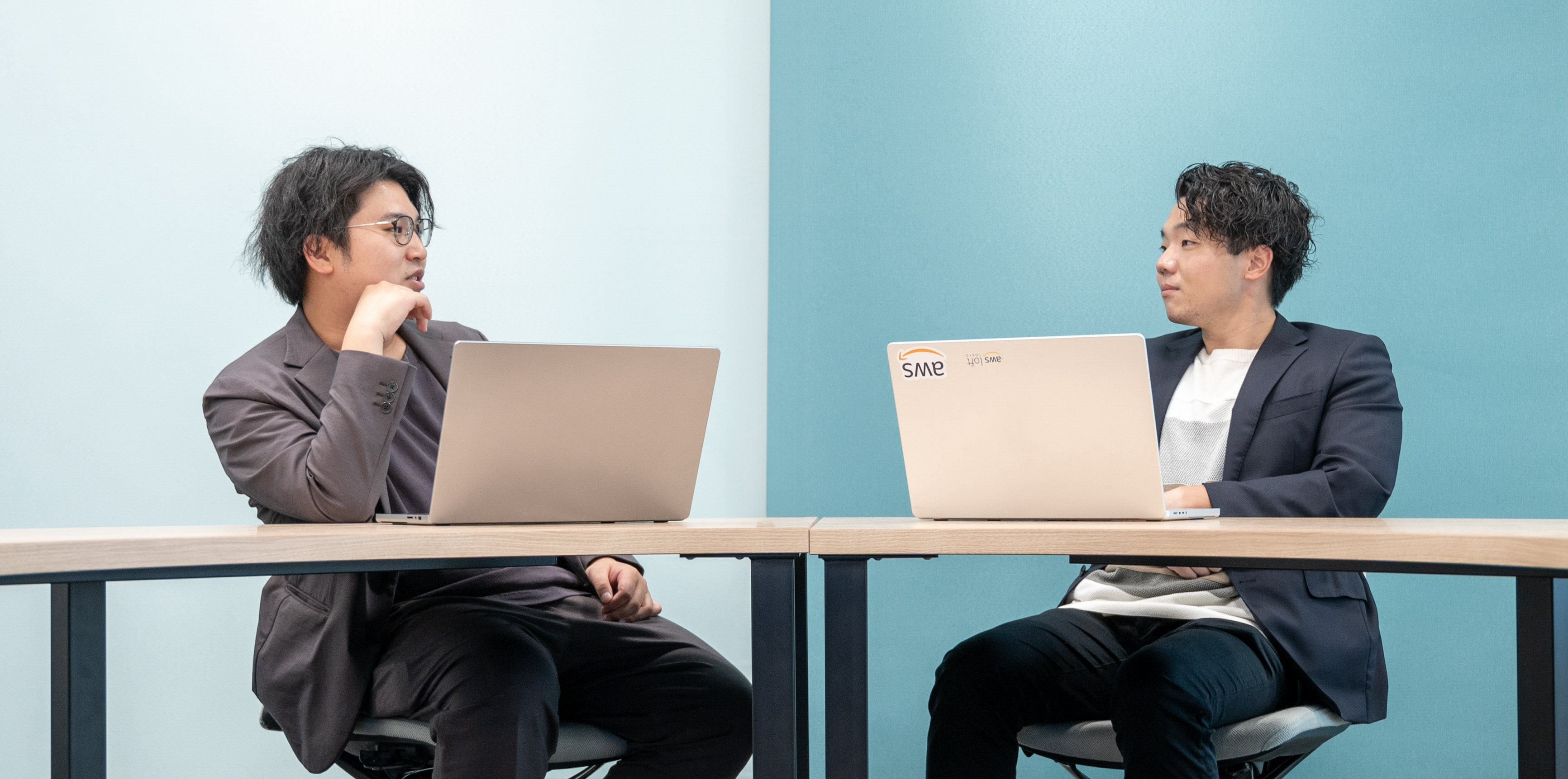 クラウドネイティブ技術部×北米事業部。それぞれの部署で活躍する2人に、仕事への思いを聞いてみた