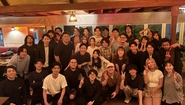 先日開催された食事会での集合写真。代表の熱いメッセージを受け、モチベーションUP！