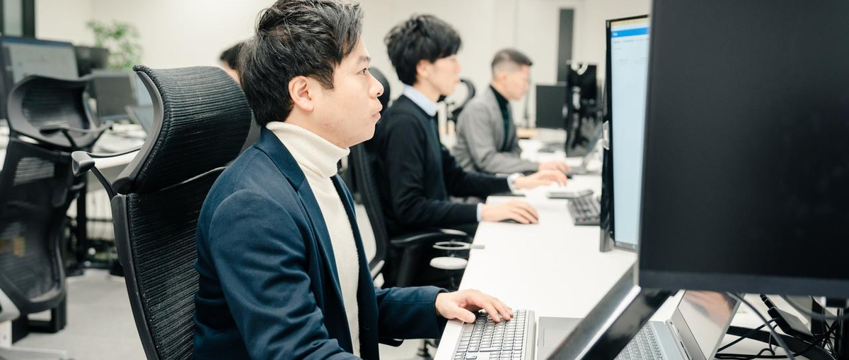 1社に深く深耕するコンサルティング。長く深く関わることでスキルを磨く。