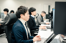 新人でも売上1000万！大きな数字を扱い成果にコミット