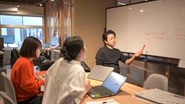 新規事業の計画を練っている様子