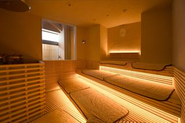 2023年に竣工した銀座7丁目のビルの最上階を活用しサウナ事業を開始。最上階の、ととのいスペースは、銀座の街並みを一望しながら、ととのうことができる場所として、多くの方に新しい価値を提供しています。
