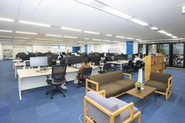出社頻度は事業部ごとに決まっています。チームの成果を上げるためにパフォーマンスが最大化される働き方を選択しています。