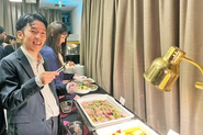 会社のメンバーで美味しいものを食べに行くこともあり、みんな仲がいいです。もちろん強制参加などはありません！