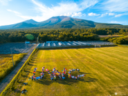 浅間山が絶景の学校のグラウンド