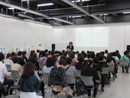 美術教育の特殊性から、生徒や保護者を対象とした説明会も行っています。