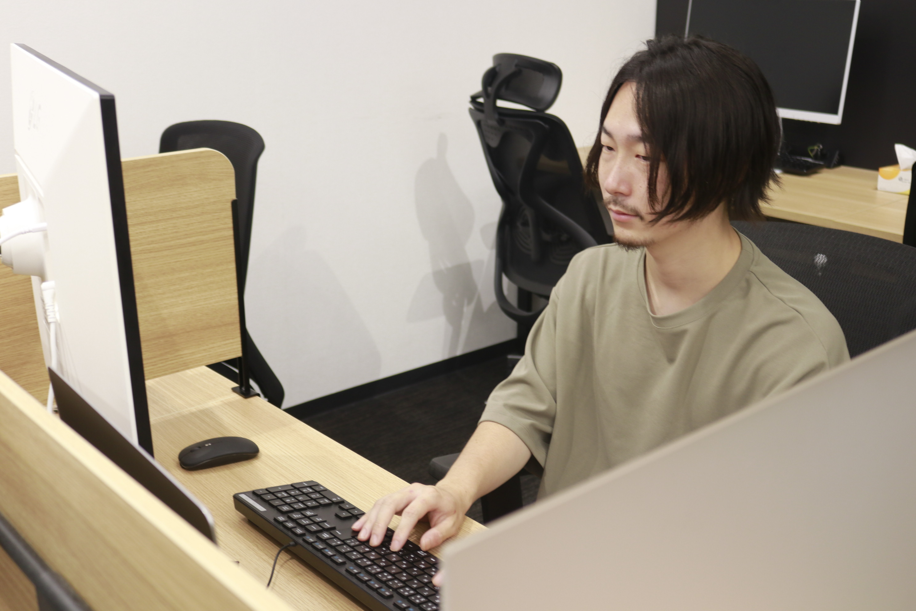 01 社員インタビュー】SES プログラマーの働き方 | 株式会社GORACREW