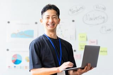 経験なしからデザイナーを目指すならL&S！仲間と一緒にスキルアップできる！