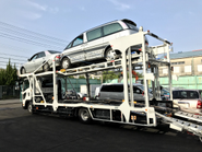 廃車本舗では、不動車や事故車引取り時のレッカー代、陸送費用を無料とし、また面倒な廃車手続きも無料で代行します。