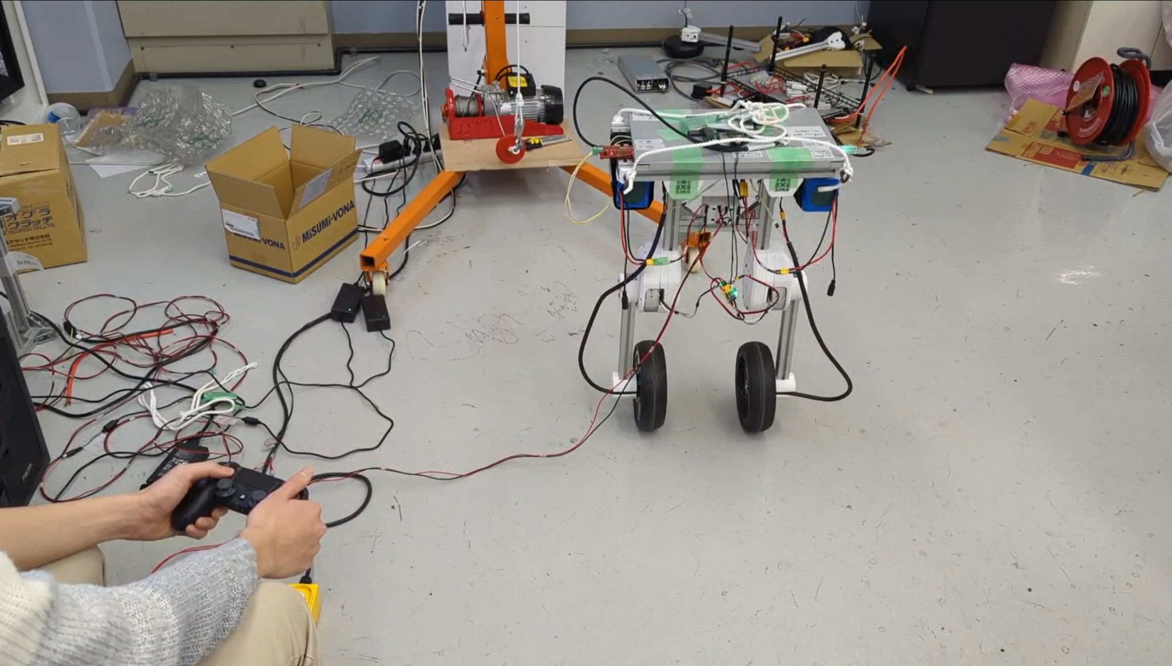 技術紹介：2脚車輪付きロボット「Skeptron」について