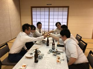 仲間との交流会の様子。