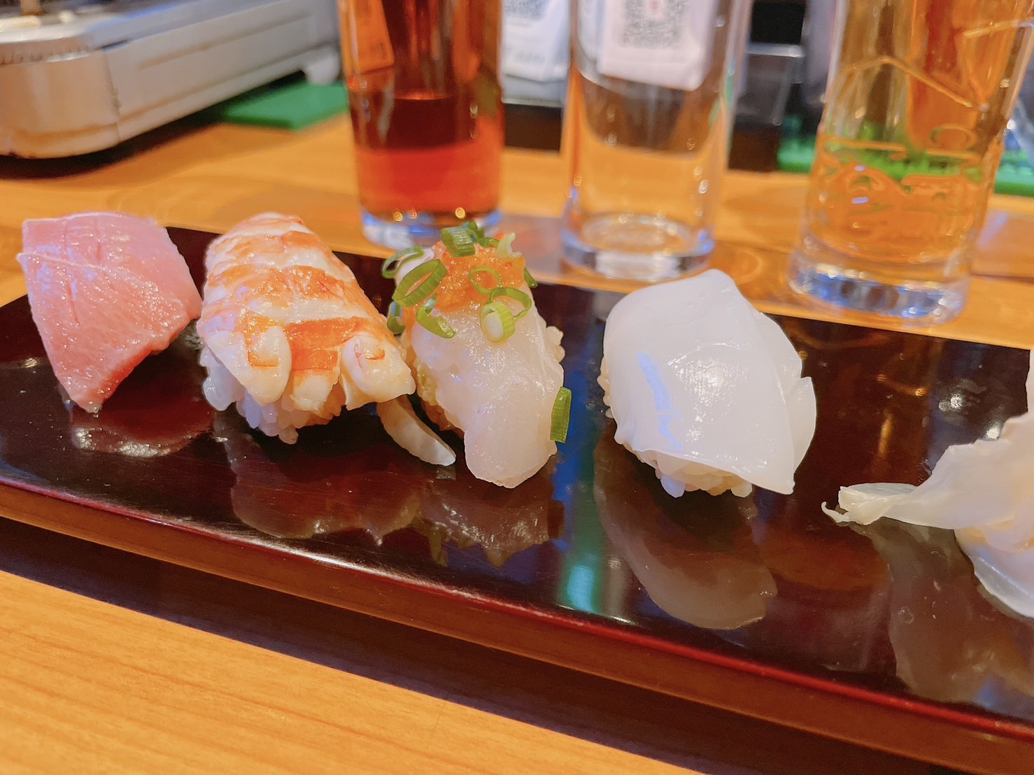 福岡支社忘年会～本社と支社が繋がり、笑いとお寿司で大いに盛り上がる！～