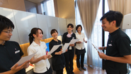 時には厳しく、時には楽しく　医院の売り上げ貢献のために私たちは医院のスタッフ様にも真剣に向き合い、提案を行っています