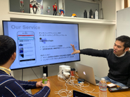 当社サービスに関する取材に応える代表の池田