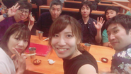 月に最低一度は皆でご飯。情報技術が発達していく社会だからこそ、人と人とのコミュニケーションを大切にしています。