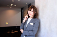 前職でアパレルを経験したのちにIT総合商社であるWizへ入社した人事採用部の阿部です！皆さまとお話しできるのを楽しみにしております♪