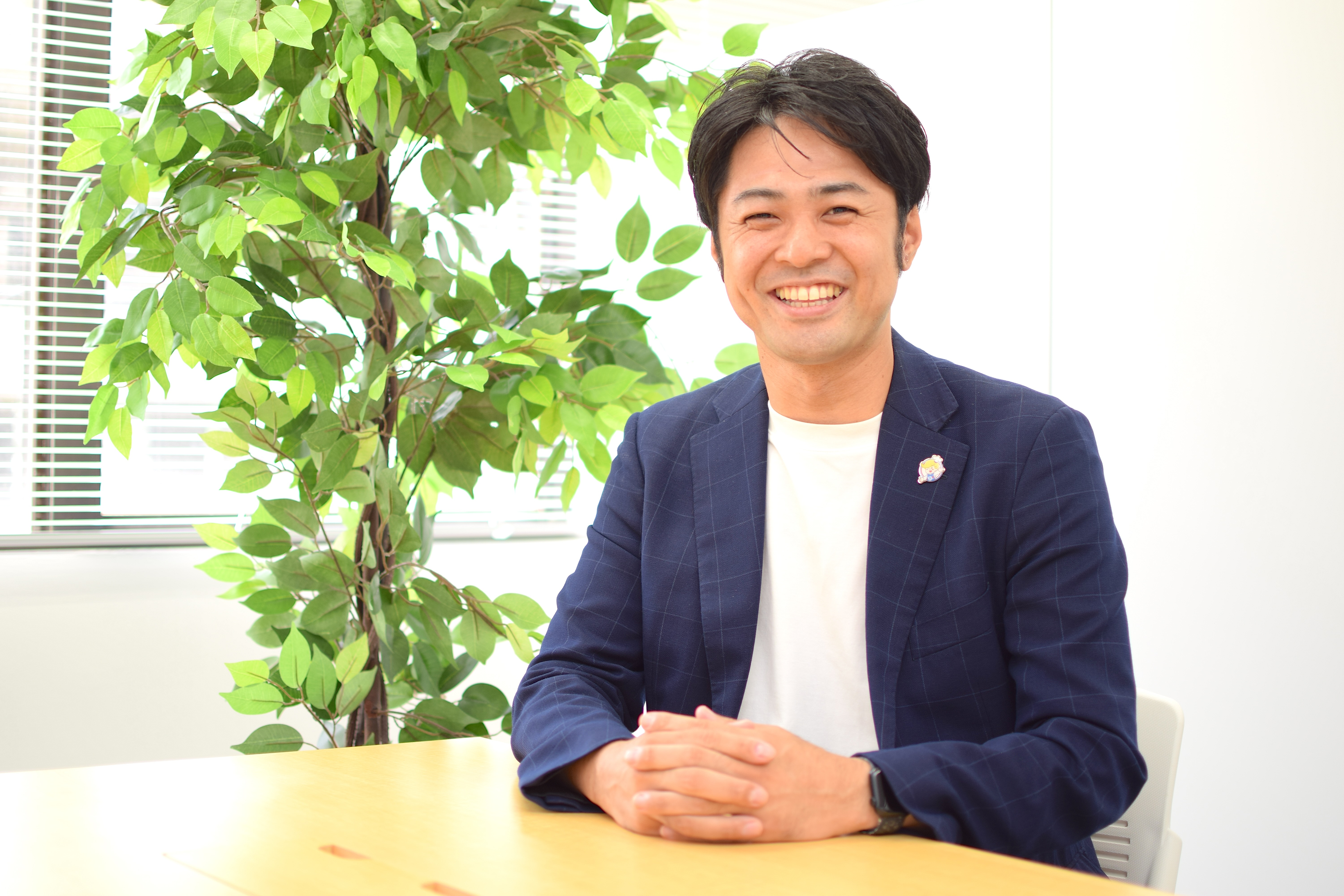 「営業を、もっと“楽しく・ラクに”」──ナリコマの新しい挑戦を牽引する山岡タケルに、採用担当の中島が聞いてみた