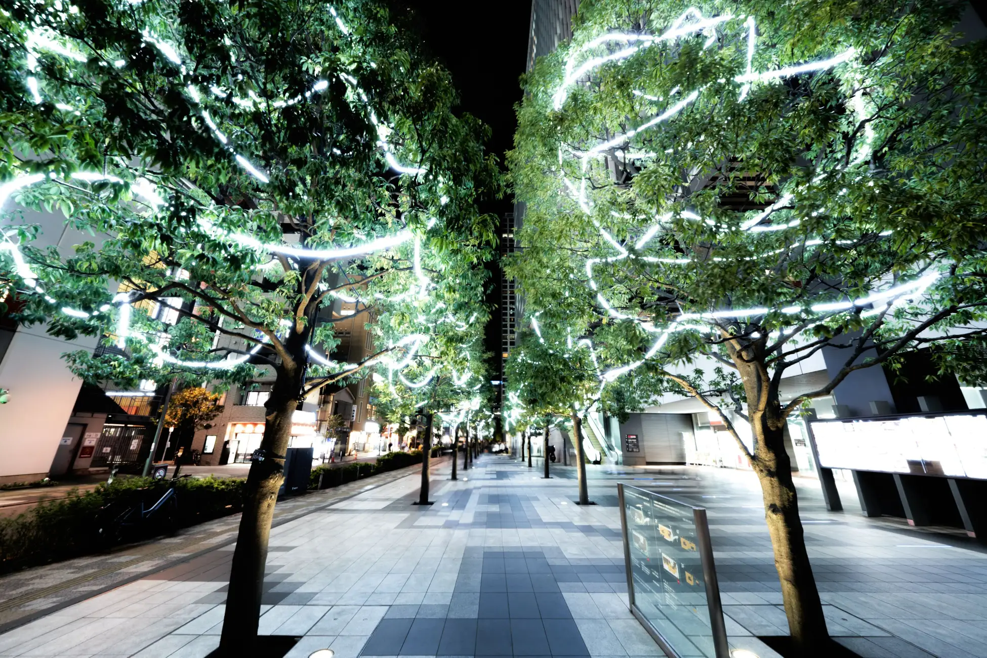 秋葉原の街の新たな風物詩、落合陽一の新作メディアアートが秋葉原 UDX