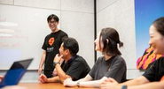 【NEC、NIPPON EXPRESS、中部電力、東京大学エッジキャピタルパートナーズ、グローバル・ブレイン】といった日本の著名な事業会社や VC から出資を受けており、【フォ ーブス・アジア注目の 100 社】にも選出されました！「撮影場所：WeWork」