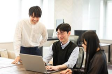 リーダーやマネージャーなどマネジメントに挑戦できるフロントエンドエンジニア
