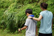 学生スタッフは、子どもにとって友達でありお姉さんお兄さんでありお母さんお父さん的な存在。背中をそっと押したり、見守ったり、叱ったり、子どもとともに成長します。