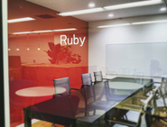 会社の「Ruby」会議室