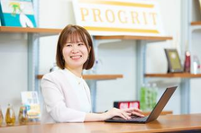 好きな場所でOK！英語力を活かして英語学習をチャットで支える音声添削コーチ