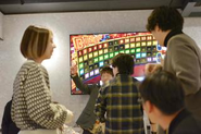 毎年恒例の忘年会。食事やビンゴ大会を楽しんでいます！