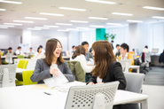 ザイマックスエステートデザイン社オフィス。フリーアドレスの開放的なオフィスです。