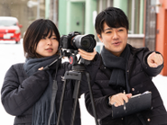 面談と面接をさせていただくのは、動画制作部門のディレクションを務めている川村(写真右)です。部署や制作領域は異なりますが、同じディレクションを行う存在として、ときには力を合わせてお客様の課題解決を目指していただけると嬉しいです！