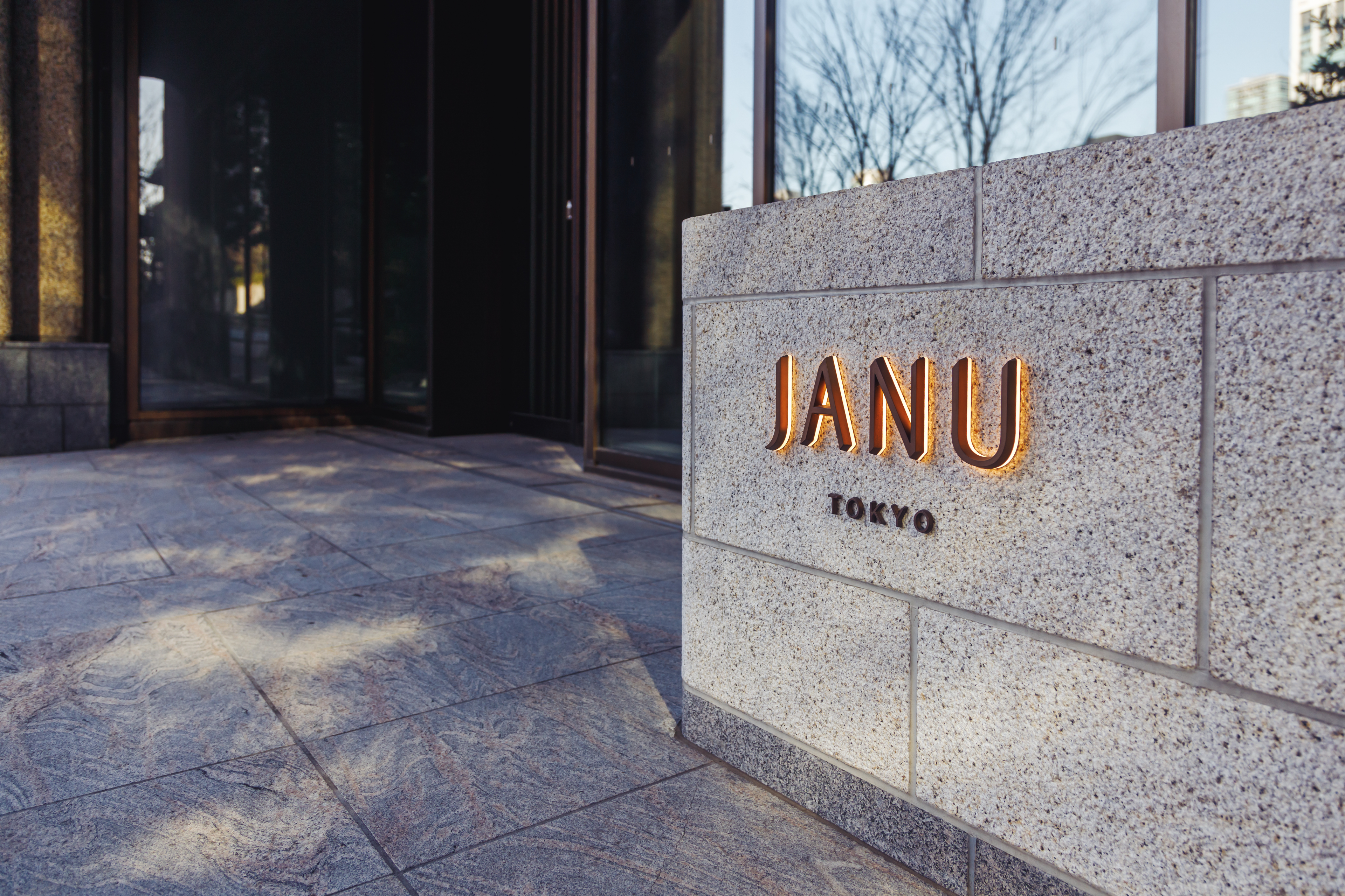 炭火に宿る粋と、酒に映る四季。五感を満たす饗宴- ジャヌ東京「SUMI」 -