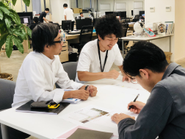 仕事中は雑談だらけで心配になるレベル