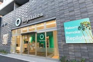Repilatesの旗艦店としてオープンした池袋店は、都市型店舗のモデルケースです。都心ならではのアクセスの良さと、最新のオリジナルマシンを導入した充実の空間で、多くのお客様に「根本改善の体験」を提供しています。旗艦店として、サービスや接客のスタンダードを発信する拠点でもあり、新しい研修やプログラムの導入もいち早く実施。ここから全国へと広がる未来のRepilatesの姿を象徴する店舗です。