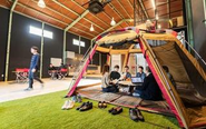 こちらは浜松本社。コワーキングスペース「The Garage」の運営も行っています。