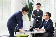 一人ひとりが自分の専門性を武器に、自律的に成長し、仲間と支え合いながらプロジェクトを前に進める。コンパクトな組織だからこそ、一人ひとりが主役。