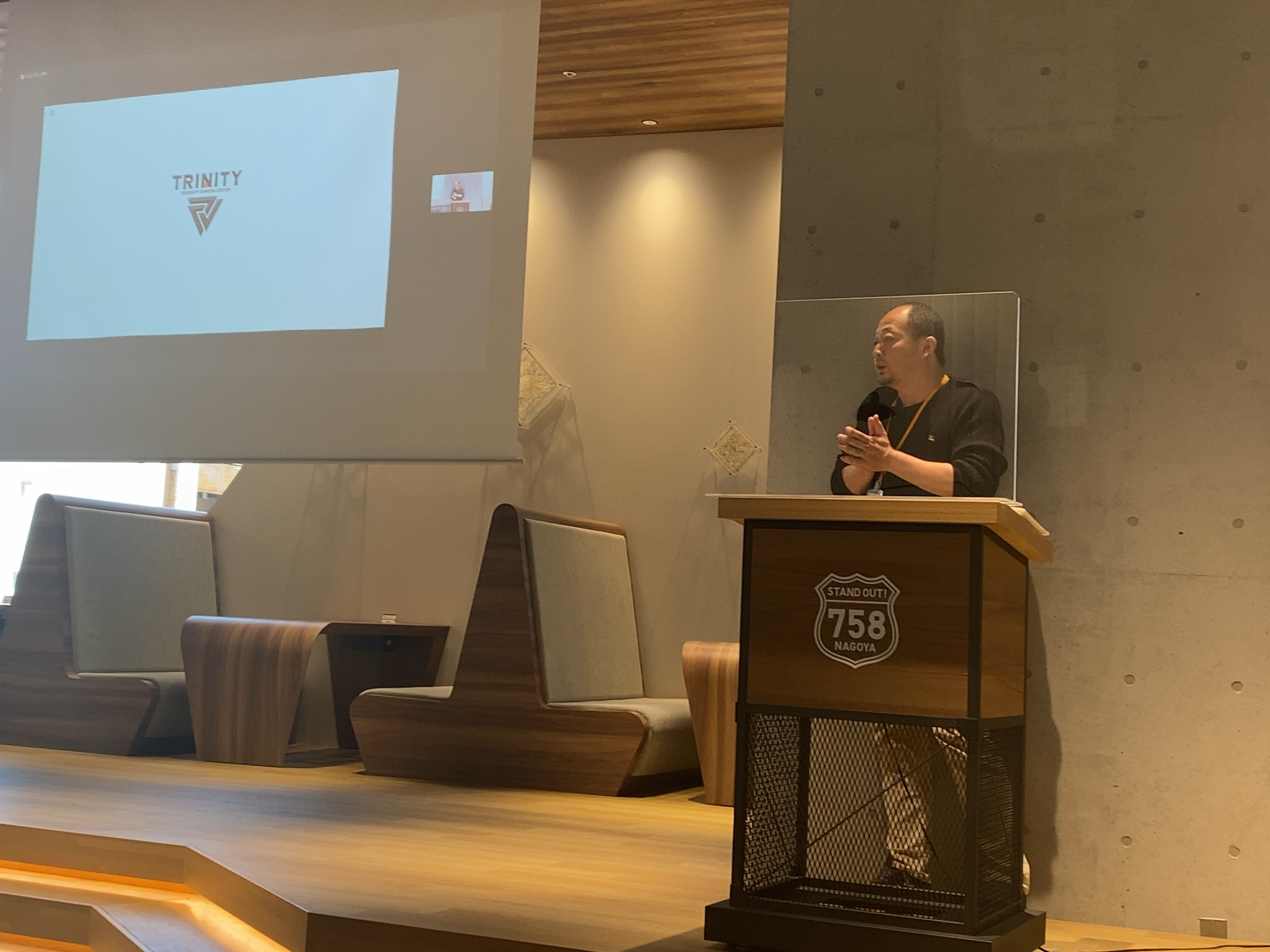 雑用係長　兼松。